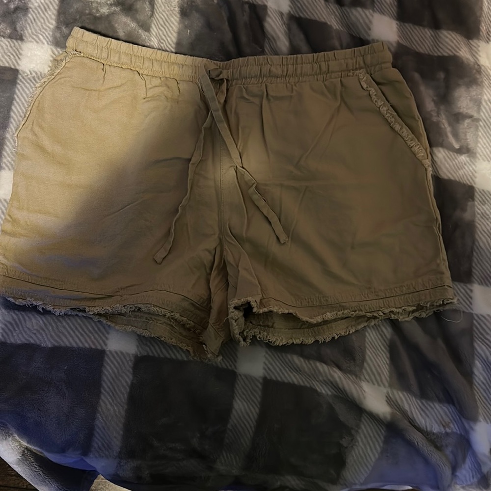 Brown shorts size L